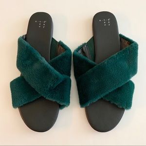 A New Day Faux Fur sandals size 10
